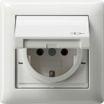 Gira-Schuko-Steckdose-m.-Klappdeckel-System 55-reinweiß-glänzend-115703